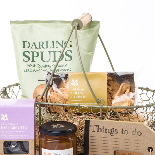 National-Trust-The-cottage-garden-trug-hamper2